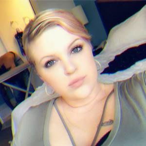 Meet your Posher, Becca